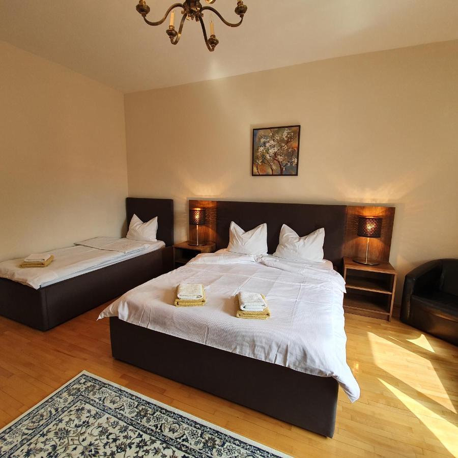 Vila De La Lugas Oradea Exterior foto