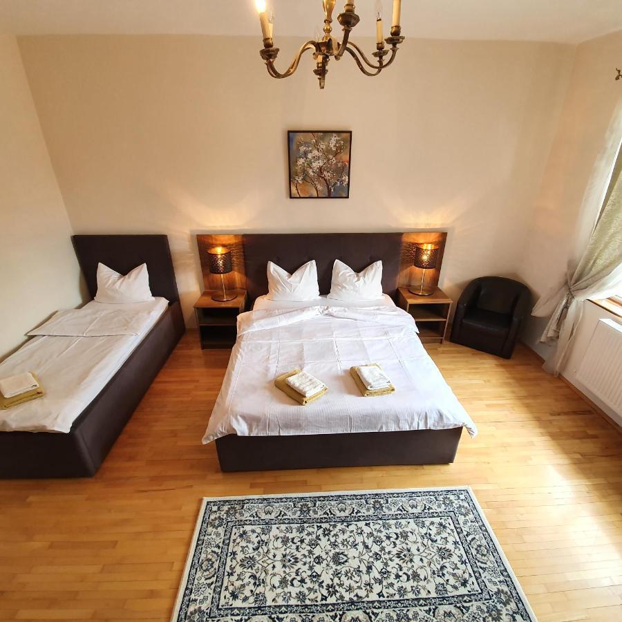 Vila De La Lugas Oradea Exterior foto